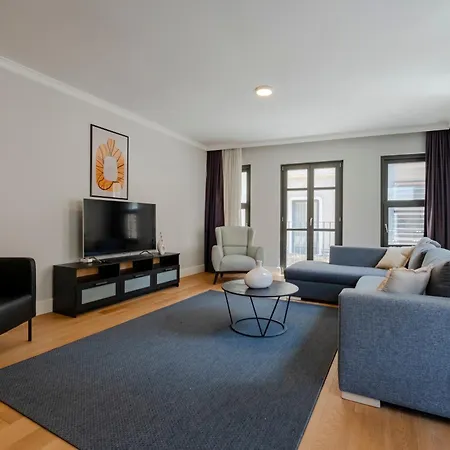3-bedroom New And Spacious Apartament Stambuł