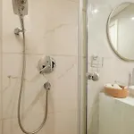 דירה 3-bedroom New And Spacious *