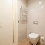דירה 3-bedroom New And Spacious *