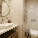 3-bedroom New And Spacious דירה